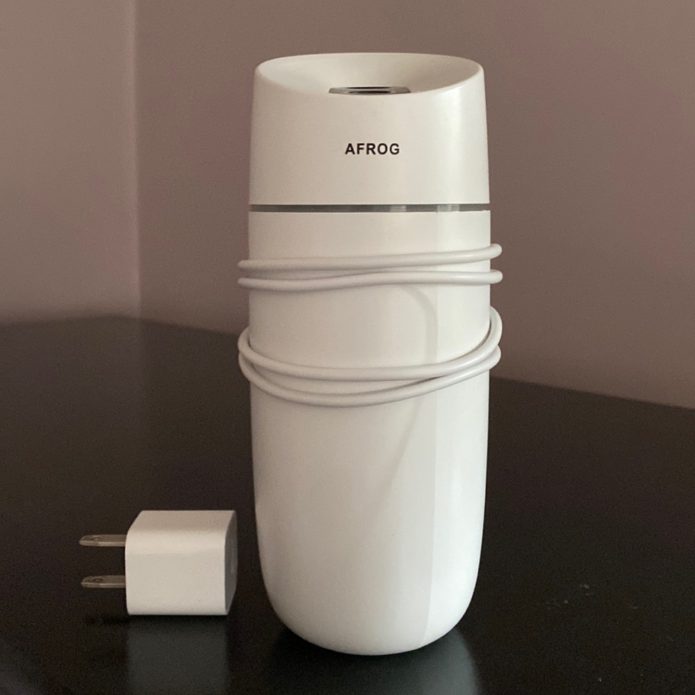 Mini / tabletop / desktop / car humidifier in white